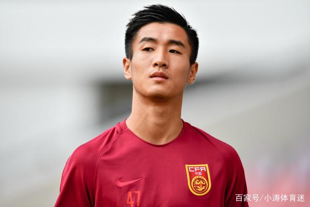 最新动态：中国男篮排名下滑，胡金秋转会消息引热议，北控新秀因伤延期签约！
